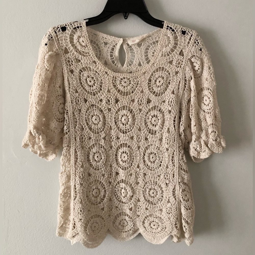 Solitaire Crochet Lace Short Sleeve Top